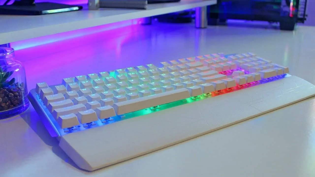 Белые клавиатуры с программабельными клавишами